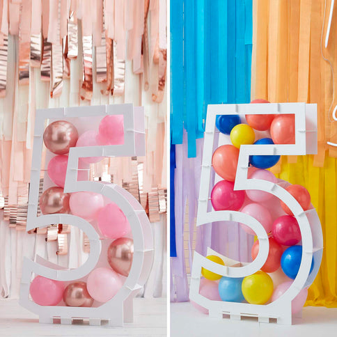 Mūsų gimtadienio numerių balionų stendai tikrai sužavės visus jūsų svečius savo įdomiu dizainu. Turime skaičių nuo 0 iki 9, kad galėtume pažymėti visus gimtadienius - kiekvienas jų yra svarbus! Nesvarbu, ar tai būtų didelis įvykis, ar tiesiog eilinis gimtadienis, turime kiekvieną jums reikalingą skaičių! Lengvi ir lengvai surenkami šie gimtadienio balionų stovai yra tikrai puikus gimtadienio šventės akcentas!