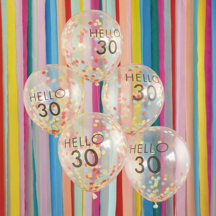 Su šiais stilingais vaivorykštiniais konfeti balionais pasitikite savo svarbų gimtadienį spindinčiu stiliumi su užrašu "Hello 30". Vaivorykštės konfeti prilimpa prie baliono šono ir spindės, tol kol linksminsitės visą naktį - naudokite kartu su mūsų balionais su skaičiais ir sukurkite puikų 30-ojo gimtadienio balionų rinkinį!