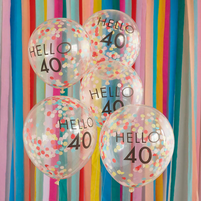 Su šiais stilingais vaivorykštiniais konfeti balionais pasitikite savo svarbų gimtadienį spindinčiu stiliumi su užrašu "Hello 40". Vaivorykštės konfeti prilimpa prie baliono šono ir spindės, tol kol linksminsitės visą naktį - naudokite kartu su mūsų balionais su skaičiais ir sukurkite puikų 40-ojo gimtadienio balionų rinkinį!