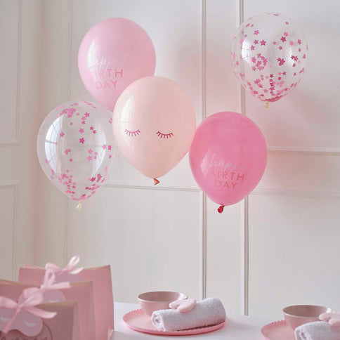 Papuoškite savo vakarėlį šiuo saldžiai rausvu balionų ryšuliu „Happy Birthday“. Pakuotėje yra: 1x 12 colių (30 cm) ryškiai rožinio latekso balionas, pripildyti rožinių žvaigždžių konfeti., 2x 12 colių (30 cm) skaidrūs latekso balionai, kurio priekyje išspausdintos mieguistos akys, 1x 12 colių (30 cm) pastelinės rožinės spalvos latekso balionas, kurio priekyje išspausdinta „Happy Birthday“, 1x 12 colių (30 cm) švelniai rožinio latekso balionas, kurio priekyje išspausdinta „Happy Birthday“