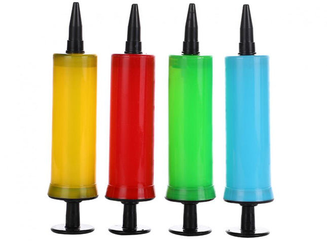 Maža, rankinė balionų pompa – kompaktiškas ir praktiškas įrankis įvairioms šventėms. Tinka greitam balionų pripūtimui tiek namuose, tiek ruošiant dekoracijas renginiuose.

Puikiai tinka: gimtadieniams, teminėms šventėms, fotosesijoms, renginių dekoravimui.

Savybės: plastikinė, 1 vnt. pakuotėje, patogi ir lengva naudoti, skirta balionams pūsti rankiniu būdu.

Nepakeičiamas įrankis bet kuriai balionų dekoracijai!