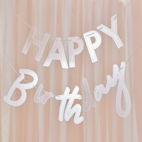 Ši graži akrilo girlianda pakylės jūsų gimtadienio dekoracijas į aukštesnį lygį. Ant juostos stilingu akrilo šriftu užrašyta „Happy Birthday“ - puikiai tinka naudoti kaip pagrindinį vakarėlio dekoracijų elementą. Pakabinkite ją ant sienų ar durų. Pakuotėje yra 2 "Happy Birthday" juostos ir 3 m baltos virvelės.  Pakuotė yra perdirbama ir sertifikuota FSC. Gaminį galima naudoti pakartotinai.
