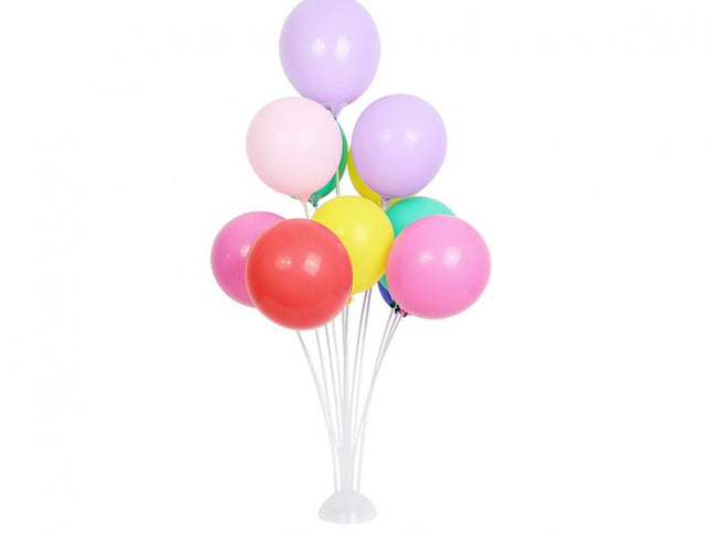 Balionų dekoravimo stovas – patogus sprendimas šventės dekoravimui be papildomų pastangų. Stovas leidžia sukurti įspūdingą balionų kompoziciją be helio – puikiai tinka gimtadieniams, krikštynoms ar kitoms progoms.

Puikiai tinka: stalo dekoracijoms, salės kompozicijoms ar fotosesijų fonams kurti.

Savybės: skirta 13 balionų, plastikinis, aukštis reguliuojamas nuo 15 cm iki 70 cm (priklausomai nuo surinkimo būdo), lengvas surinkimas, pakuotėje 1 vnt.

Išskirtinė puošmena, kuri nepaliks abejingų!