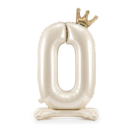 Pastatomas folinis skaičiaus balionas „0“, šviesiai kreminis. Satininis paviršius, dekoruotas auksine karūna. Dydis nepripūtus – apie 103 cm, pripūtus 84 cm. Skirtas pildyti oru. Komplekte pridedamas šiaudelis. Gimtadienio atributika.