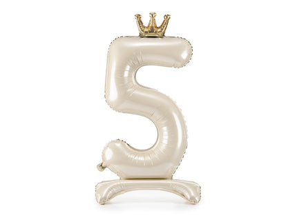 Pastatomas folinis skaičiaus balionas „5“, šviesiai kreminis. Satininis paviršius, dekoruotas auksine karūna. Dydis nepripūtus – apie 103 cm, pripūtus 84 cm. Skirtas pildyti oru. Komplekte pridedamas šiaudelis. Gimtadienio atributika.