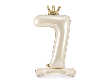 Pastatomas folinis skaičiaus balionas „7“, šviesiai kreminis. Satininis paviršius, dekoruotas auksine karūna. Dydis nepripūtus – apie 103 cm, pripūtus 84 cm. Skirtas pildyti oru. Komplekte pridedamas šiaudelis. Gimtadienio atributika.