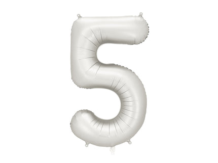Folinis skaičiaus balionas „5“, sidabrinis. Satininis paviršius. Dydis nepripūtus – apie 100 cm, pripūtus 86 cm. Tinka pildyti oru arba heliu. Komplekte pridedamas šiaudelis. Balionas savaime užsisandarinantis, su kabliukais dekoravimui. Smagus gimtadienių akcentas.