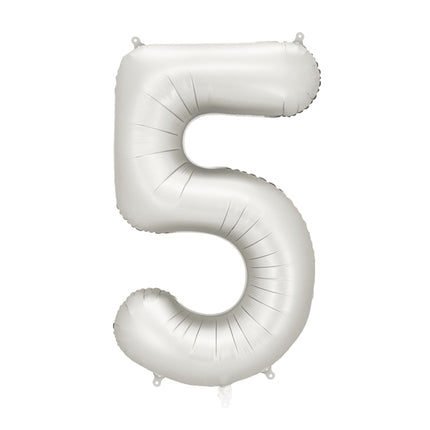 Folinis skaičiaus balionas „5“, sidabrinis. Satininis paviršius. Dydis nepripūtus – apie 100 cm, pripūtus 86 cm. Tinka pildyti oru arba heliu. Komplekte pridedamas šiaudelis. Balionas savaime užsisandarinantis, su kabliukais dekoravimui. Smagus gimtadienių akcentas.