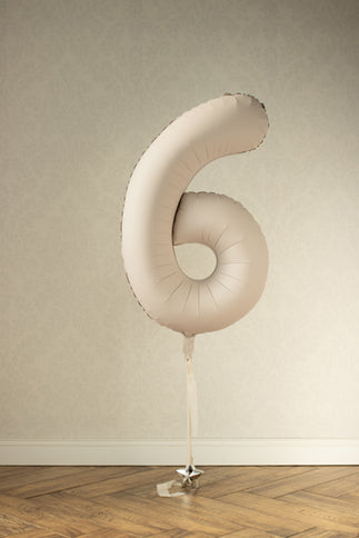 Folinis skaičiaus balionas „6“, 86 cm, šiltai pilkas