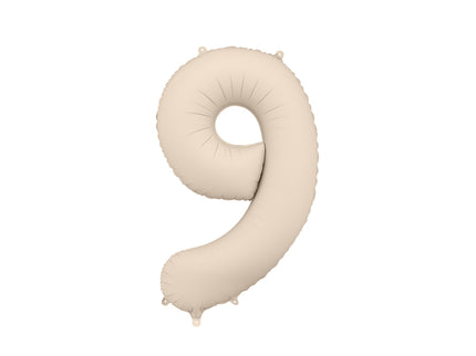 Folinis skaičiaus balionas „9“, šiltai pilkas. Matinis. Dydis nepripūtus - apie 100 cm, pripūtus 86 cm. Tinka pildyti oru arba heliu. Komplekte pridedamas šiaudelis. Balionas užsisandarinantis. Turi kabliukus tvirtinimui. Puikiai atrodo per gimtadienių šventes.