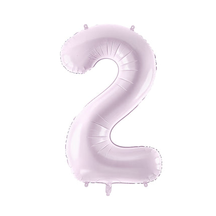 Pastelinis folinis balionas skaičiaus „2“, violetinis. Ne pripūsto dydis– apie 86 cm, pripūsto dydis – apie 72 cm. Galima pildyti oru arba heliu. Komplekte pridedamas šiaudelis, balionas užsisandarinantis.