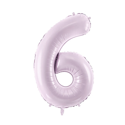 Pastelinis folinis balionas skaičiaus „6“, violetinis. Ne pripūsto dydis– apie 86 cm, pripūsto dydis – apie 72 cm. Galima pildyti oru arba heliu. Komplekte pridedamas šiaudelis, balionas užsisandarinantis.
