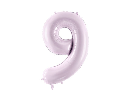 Pastelinis folinis balionas skaičiaus „9“, violetinis. Ne pripūsto dydis– apie 86 cm, pripūsto dydis – apie 72 cm. Galima pildyti oru arba heliu. Komplekte pridedamas šiaudelis, balionas užsisandarinantis.