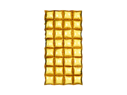 Aukso spalvos folinių kubelių fonas. Skirta švenčių dekoracijoms bei nuotraukų pozavimams. Išmatavimai prieš pripučiant apie 72x143 cm, pripūtus apie 55x110 cm. Pripučiamas oru. Į rinkinį įeina šiaudelis.