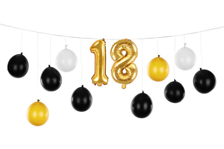 Balionų girlianda 3 in 1 - 18-ojo gimtadienio juodos, auksinė ir baltos spalvos, rinkinį sudaro: latekso balionai (10 vnt.), folijos balionai (2 vnt.), kaspinas (25 m) ir popierinis šiaudelis. Surinkus dydis apie 260 x 32 cm. Girliandą galima surinkti 3 būdais, yra instrukcija.