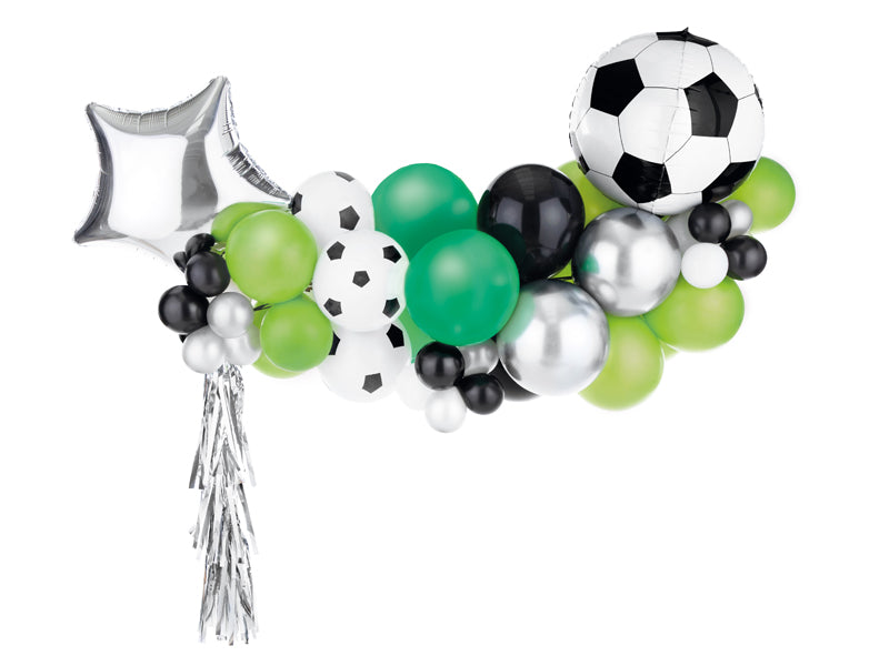 Balionų girlianda „Futbolas“, 150 x 126 cm. Rinkinį sudaro: balionai (48 vnt.), foliniai balionai (2 vnt.), girlianda (1 vnt.), popierinis šiaudelis (1 vnt.), lipni juostelė (30 vnt.), modeliuojami balionai (2 vnt.) ir 2,5 m girliandos juostos. Yra instrukcija.