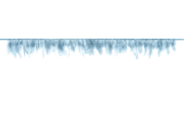 Plunksnų girlianda, šviesiai mėlyna, aukštis apie 17 cm, ilgis apie 1 m 
