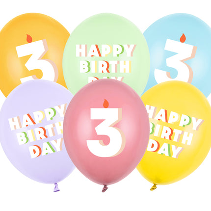 Lateksiniai balionai „Happy birthday – 3“, apie 30 cm. Dvipusė spauda. Rinkinyje 6 vnt. Spalvos: pastelinė pistacija, rožė, geltona, šviesiai mėlyna, šviesiai alyvinė, medaus.