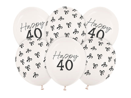 Lateksiniai balionai su kaspinėliais „40“, pastelinė balta, apie 30 cm. Su spauda. Rinkinyje 6 vnt. balionų. Švęskite jubiliejų tinkamai!