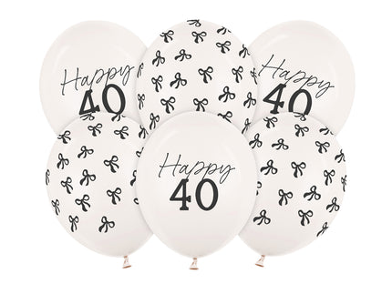 Lateksiniai balionai su kaspinėliais „40“, pastelinė balta, apie 30 cm. Su spauda. Rinkinyje 6 vnt. balionų. Švęskite jubiliejų tinkamai!