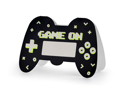 Popieriniai kvietimai "Gamepad", juodos spalvos su spalvotu atspaudu, žaidimų kilimėlio formos, apie 16 x 11,5 cm dydžio. Rinkinyje yra vokų. (6 vnt.)